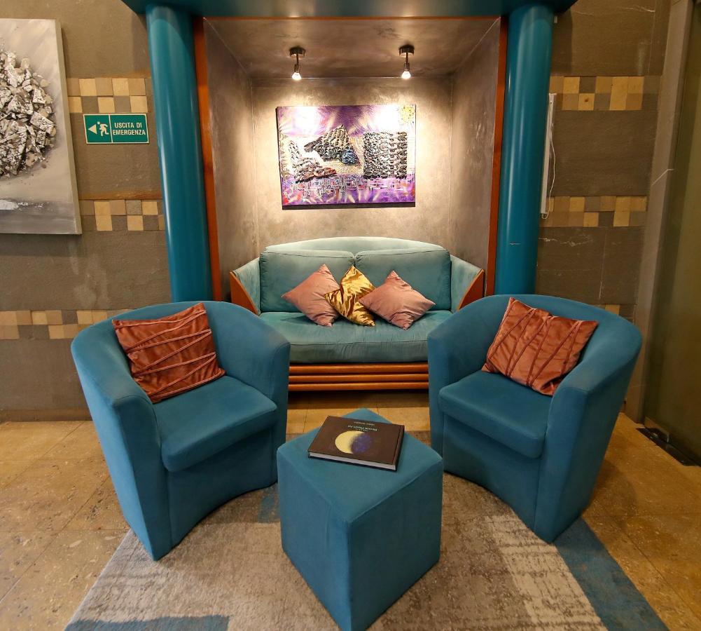 Hr Hotel