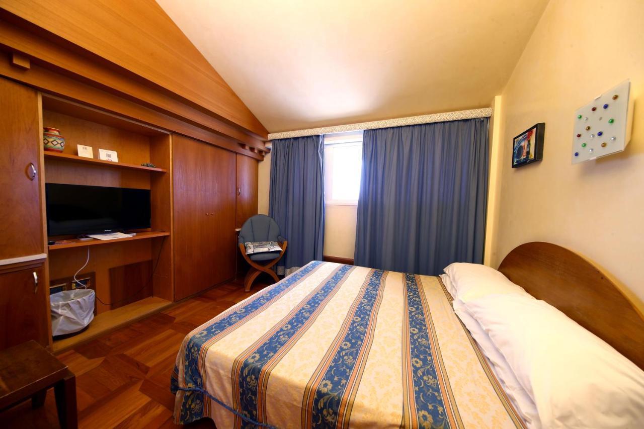 Hr Hotel 3*
