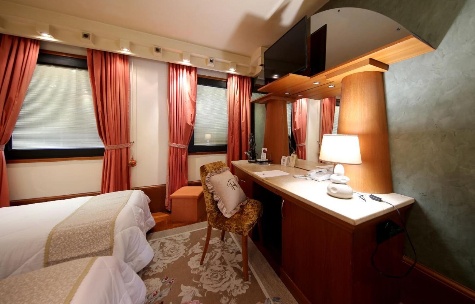 Hotel Hr 3*