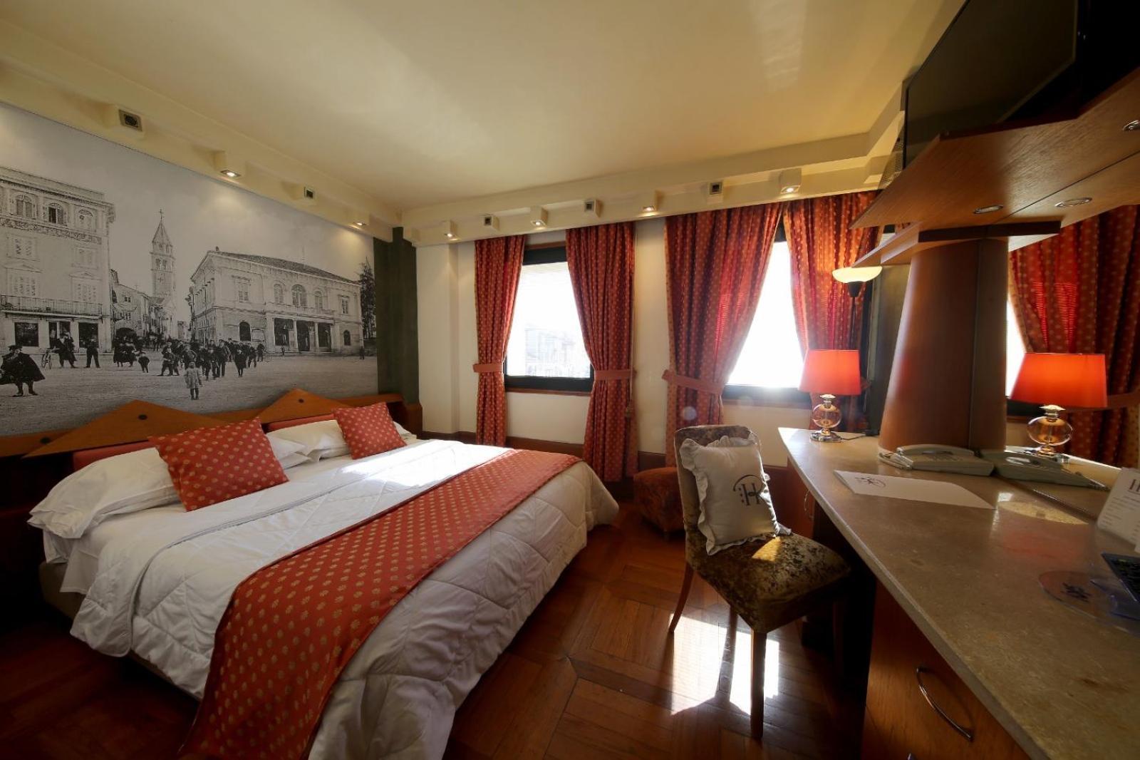 Hr Hotel 3*