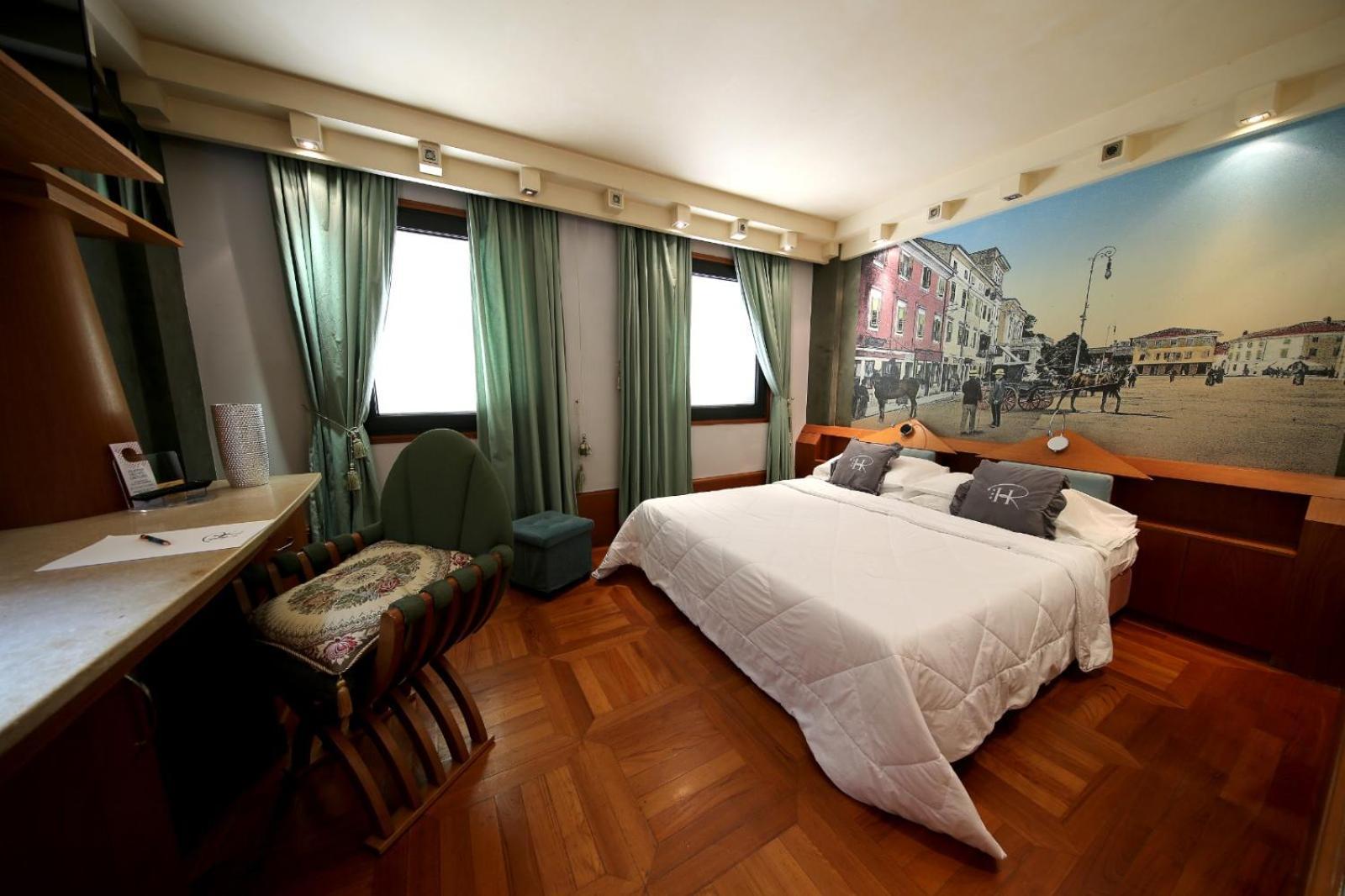 Hr Hotel