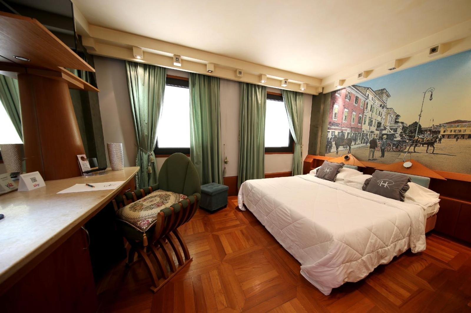 Hr Hotel