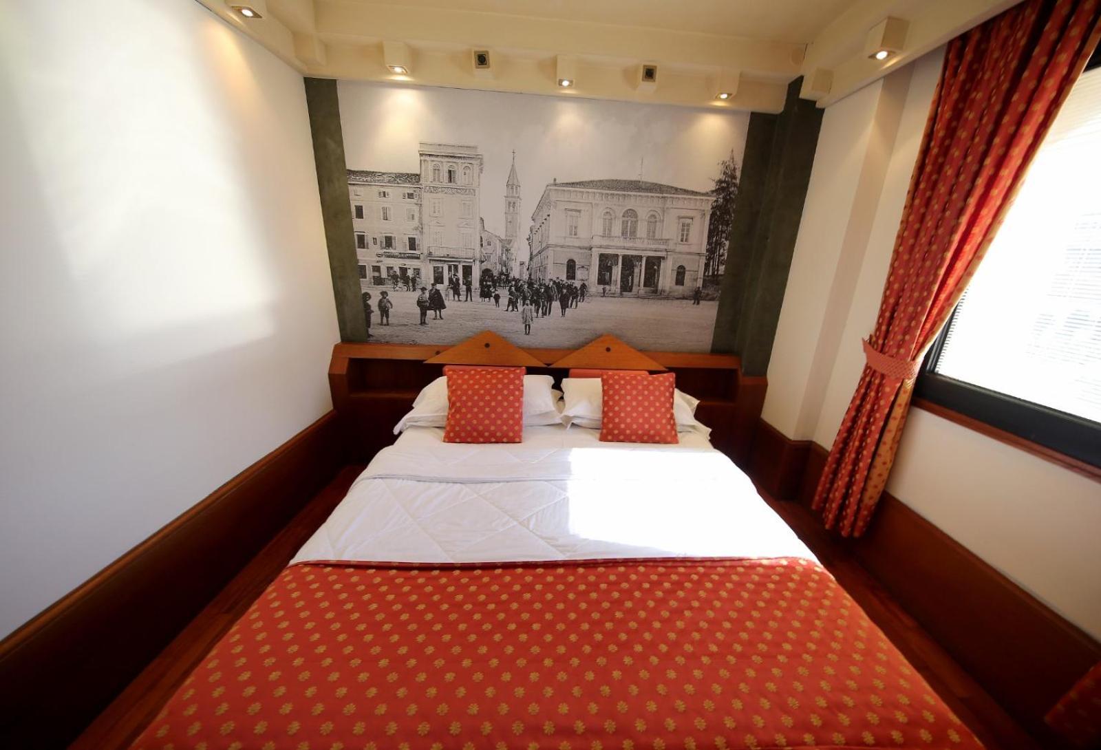Hr Hotel 3*