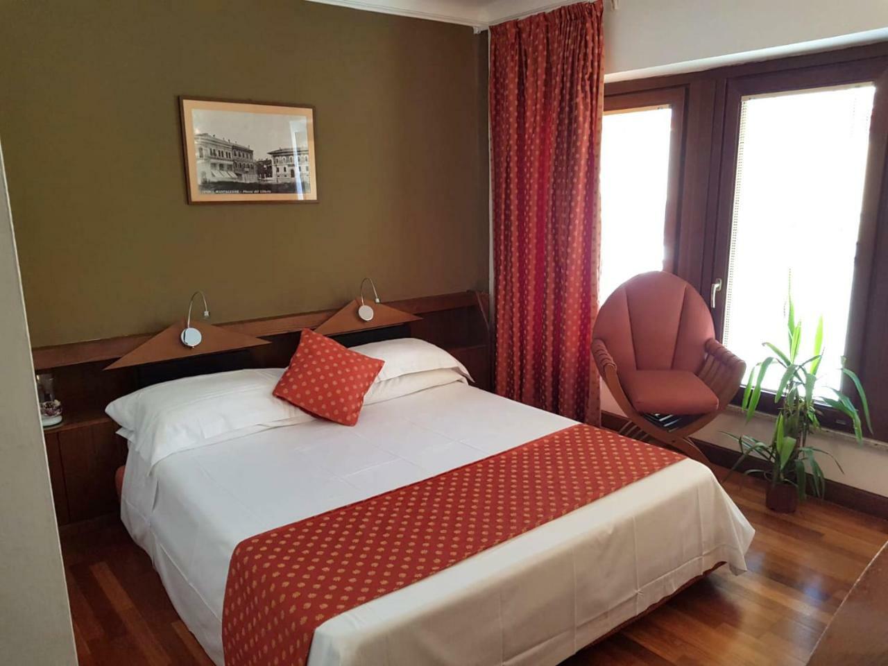 Hr Hotel 3*